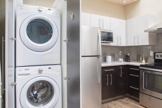 225 E Michigan St, Unit ID1379039P in Milwaukee, WI - Foto de edificio - Building Photo