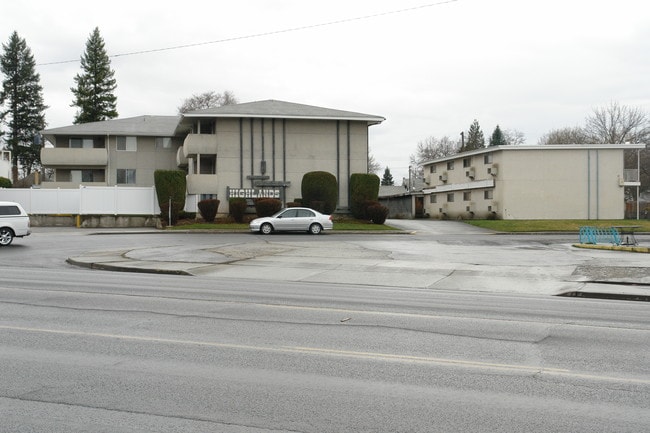 Highland Apartments in Spokane, WA - Foto de edificio - Building Photo