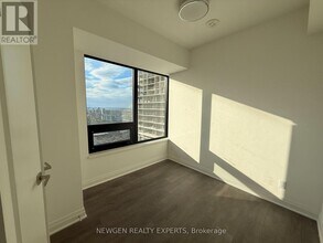 4015 The Exchange in Mississauga, ON - Building Photo - Building Photo