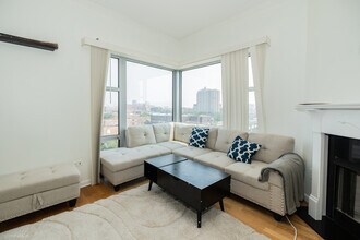 100 N Hermitage Ave in Chicago, IL - Building Photo - Building Photo