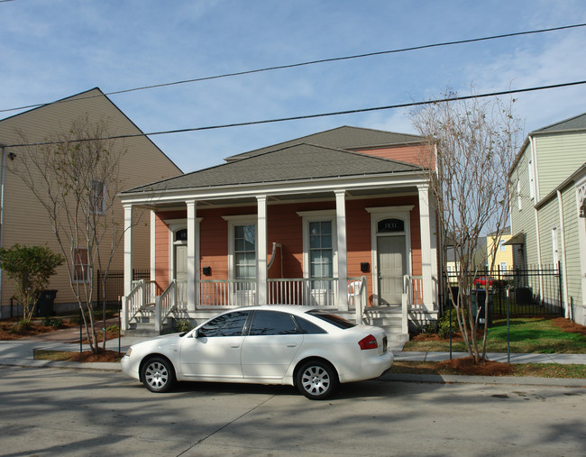 1833 Annunciation St in New Orleans, LA - Foto de edificio - Building Photo