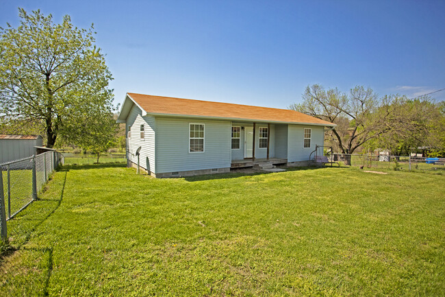 10467 Atkins Rd in Bentonville, AR - Building Photo - Building Photo