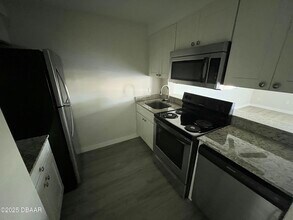 208 N Halifax Ave in Daytona Beach, FL - Building Photo - Building Photo