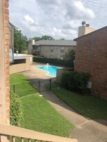 9101 Country Creek St in Houston, TX - Building Photo