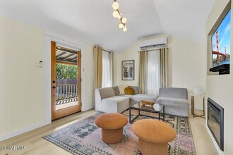 2855 Los Feliz Dr in Thousand Oaks, CA - Building Photo - Building Photo