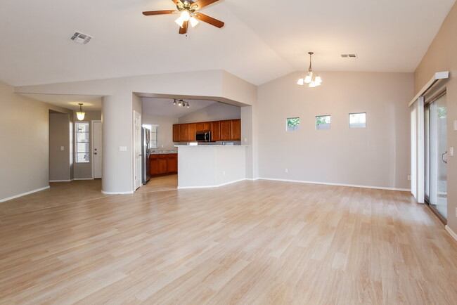 2351 S 155th Ln in Goodyear, AZ - Foto de edificio - Building Photo