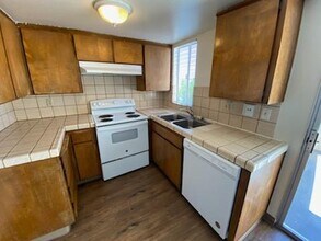1020 Jefferson Ave in Clovis, CA - Building Photo - Building Photo