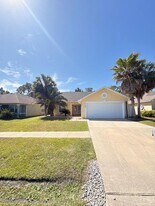 7127 Melissa Elaine Dr in Panama City Beach, FL - Building Photo