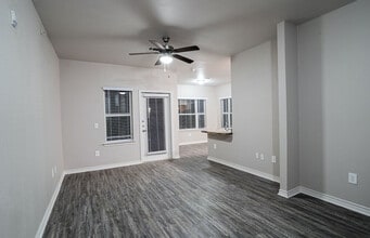 Sunset Lodge in Odessa, TX - Foto de edificio - Building Photo