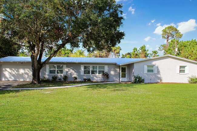 5407 Turnpike Feeder Rd in Fort Pierce, FL - Building Photo - Building Photo