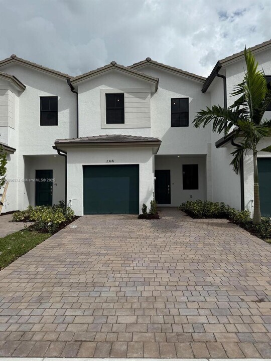 23141 SW 131st Ave in Goulds, FL - Building Photo