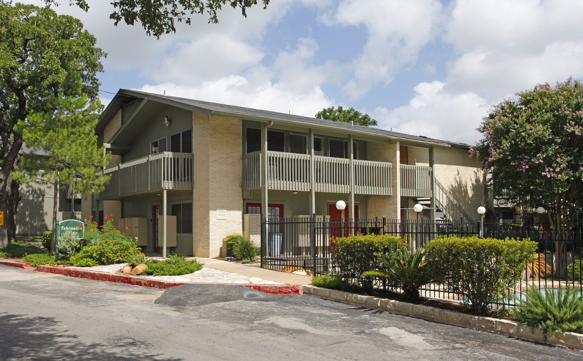 Tollgate Condominiums in Austin, TX - Foto de edificio