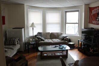 905 Beacon St, Unit 32 in Boston, MA - Building Photo - Building Photo