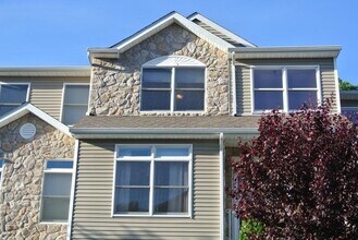 111 Autumn Ridge Rd in Morris Plains, NJ - Building Photo - Building Photo