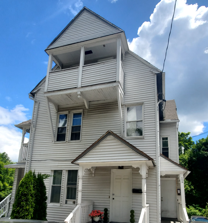 1215 Bank St in Waterbury, CT - Building Photo