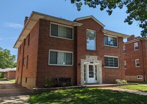 5825 Sunshine Dr in St. Louis, MO - Building Photo