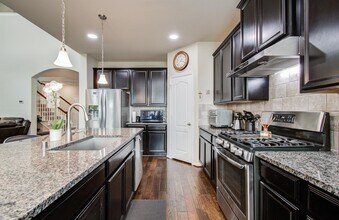7610 River Pass Dr in Pearland, TX - Building Photo - Building Photo