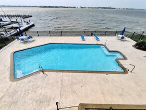 205 Yacht Club Ln in El Lago, TX - Building Photo - Building Photo