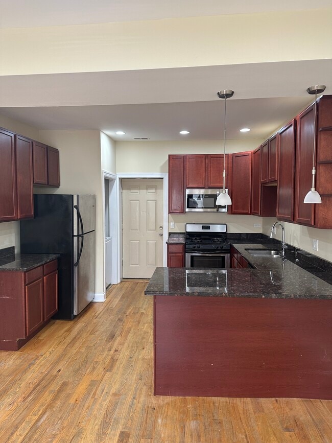 3543 W Sunnyside Ave, Unit 2 in Chicago, IL - Building Photo - Building Photo