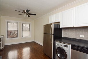 1112 W Lill Ave, Unit J02P in Chicago, IL - Building Photo