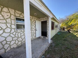 1836 SW Harlem Cir in Arcadia, FL - Building Photo