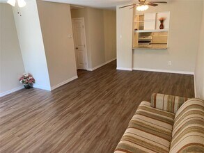 3302 Burke Rd in Pasadena, TX - Building Photo - Building Photo