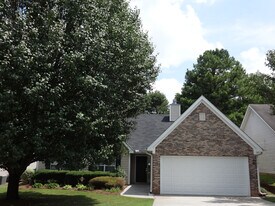 2160 Laurel Pointe Ln in Lawrenceville, GA - Building Photo