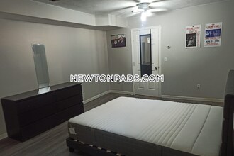 24 Crosby Rd, Unit 1 in Chestnut Hill, MA - Building Photo - Building Photo