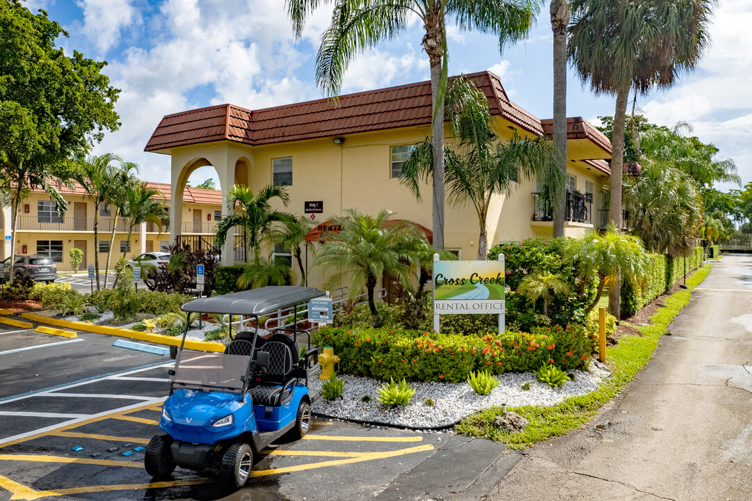 Cross Creek Apartments in Margate, FL - Building Photo