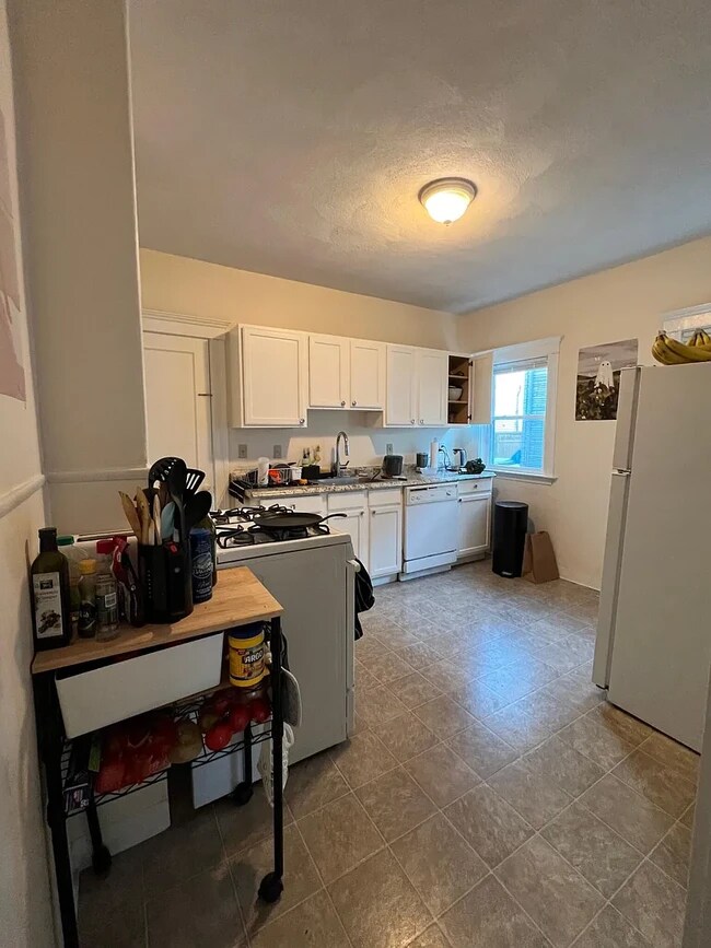 12 Pinkham Rd, Unit 1 in Medford, MA - Building Photo - Building Photo