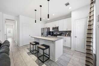 3825 Easy St in Houston, TX - Building Photo - Building Photo