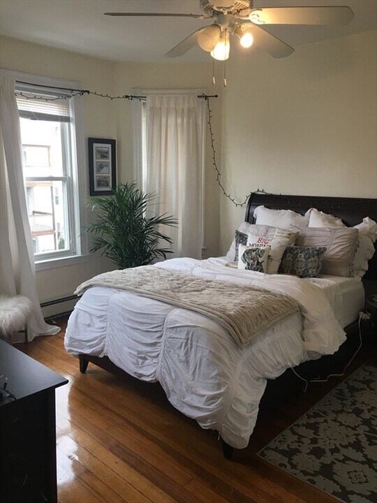 5 Moseley St, Unit 3 in Boston, MA - Building Photo