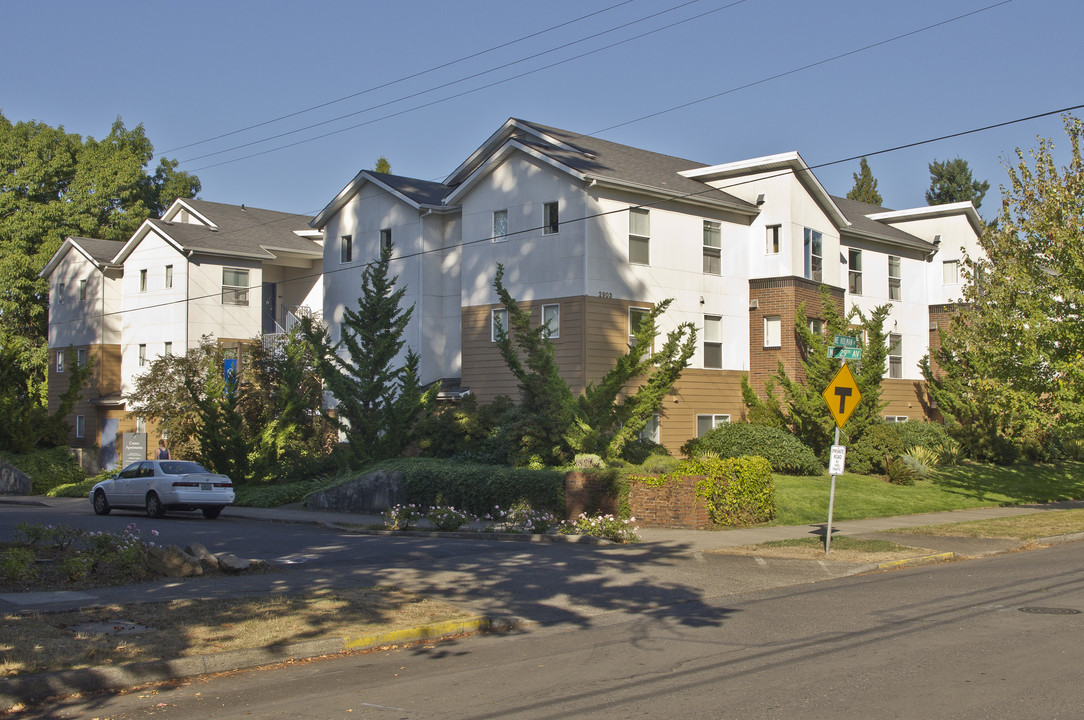 Coates Apartments in Portland, OR - Building Photo