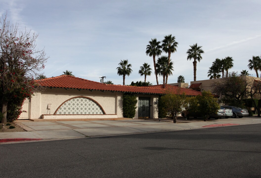 260 S Patencio Ln in Palm Springs, CA - Building Photo