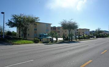 Sunlit Cove Apartments in St. Petersburg, FL - Building Photo - Building Photo