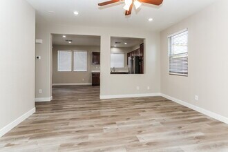 10810 W Old Ironsides Ave in Las Vegas, NV - Building Photo - Building Photo