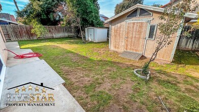 4605 Mt Everest Way in Bakersfield, CA - Building Photo - Building Photo