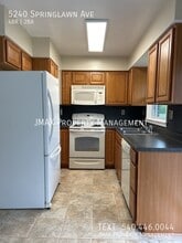 5240 Springlawn Avenue in Cave Spring, VA - Foto de edificio - Building Photo