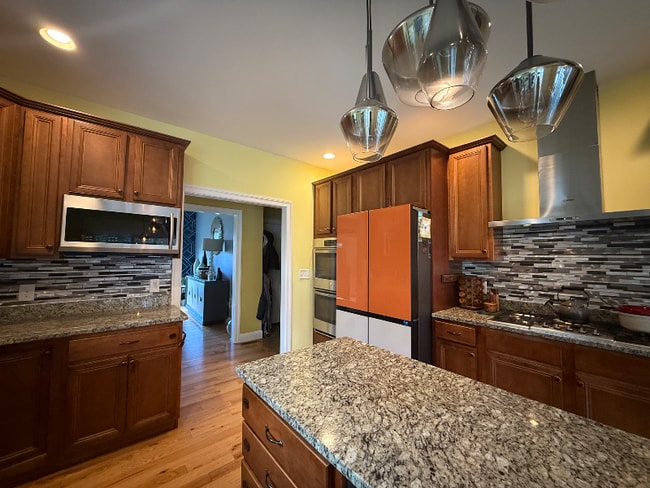 property at 140 Boxwood Ln