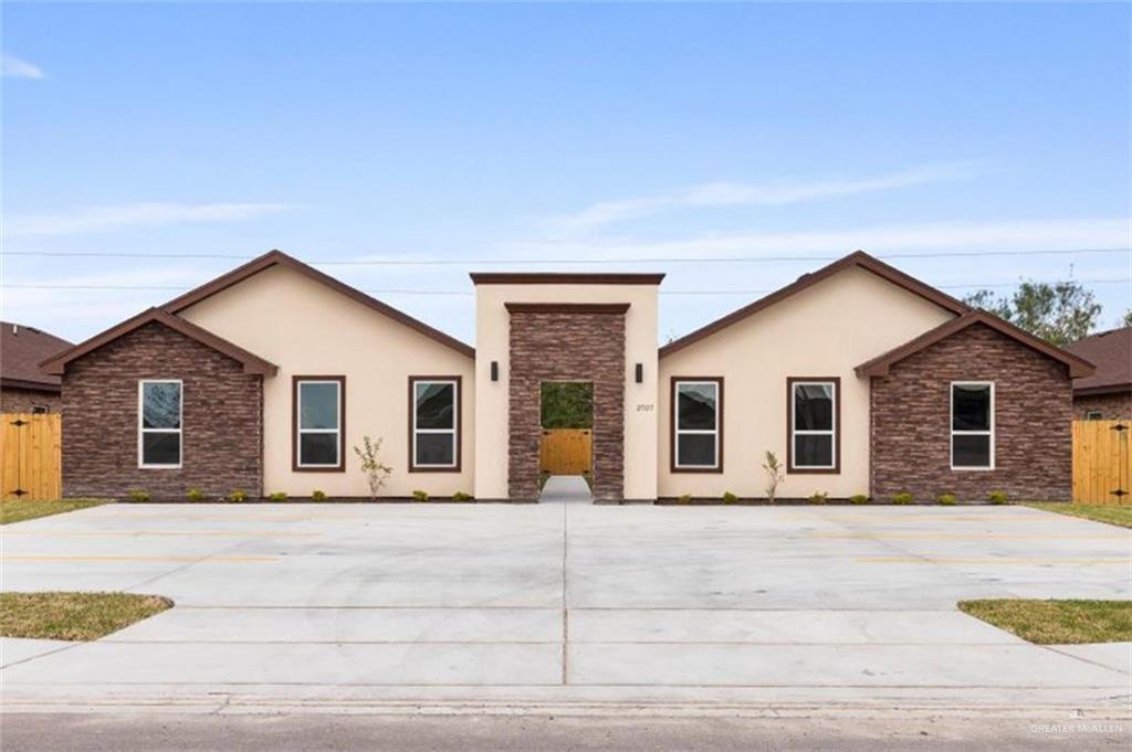 3710 Paola St-Unit -2 in Edinburg, TX - Building Photo