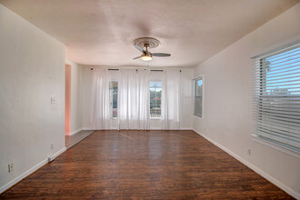 2326 Wightman in San Diego, CA - Building Photo - Interior Photo