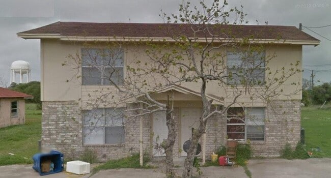property at 2004 Woodcrest Dr