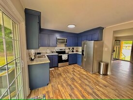 1101 Broad Creek Rd in New Bern, NC - Building Photo