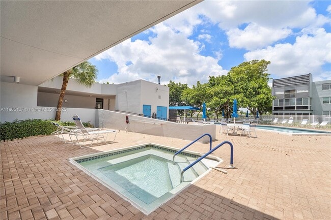 9091 Lime Bay Blvd in Tamarac, FL - Building Photo - Building Photo