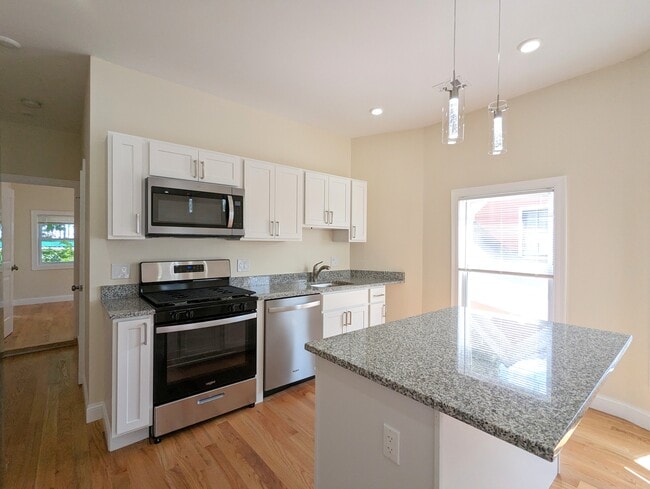 2 Sacramento Pl, Unit 3