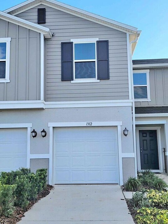 1312 Mirabella Cir in Davenport, FL - Building Photo