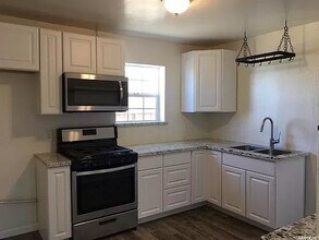2966 Ross Ave-Unit -2966 Ross Ave, Riverbank, CA 95367 in Riverbank, CA - Foto de edificio - Building Photo