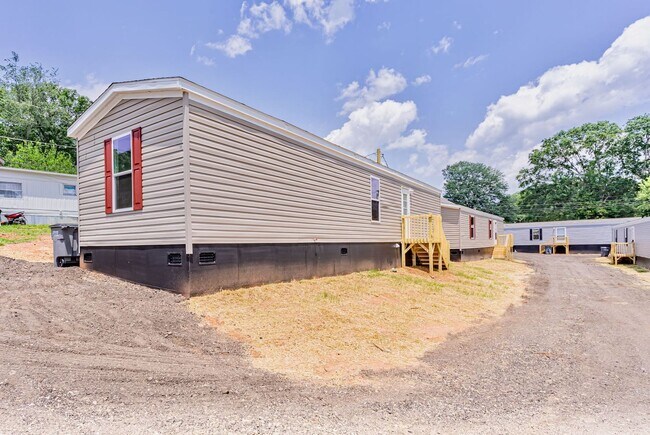 923 W Lee Rd in Taylors, SC - Building Photo - Building Photo