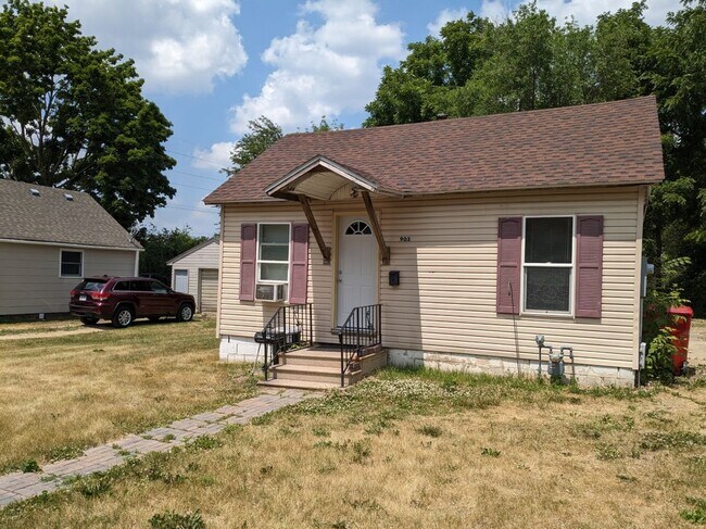 property at 903 12th Ave NE