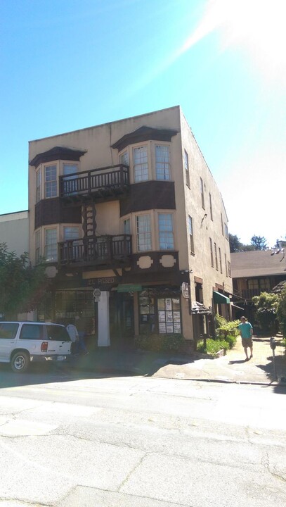 15 Throckmorton Ave, Unit 21 El Paseo in Mill Valley, CA - Foto de edificio